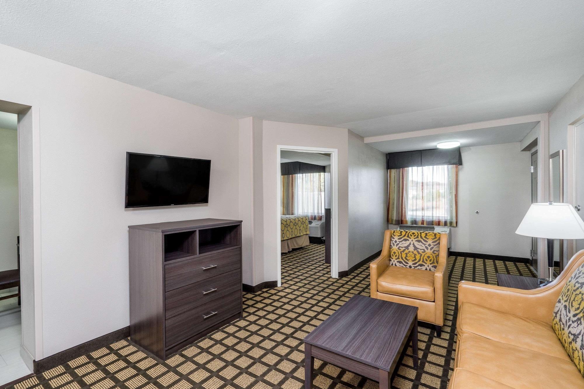 Baymont By Wyndham Clarksville Exterior photo
