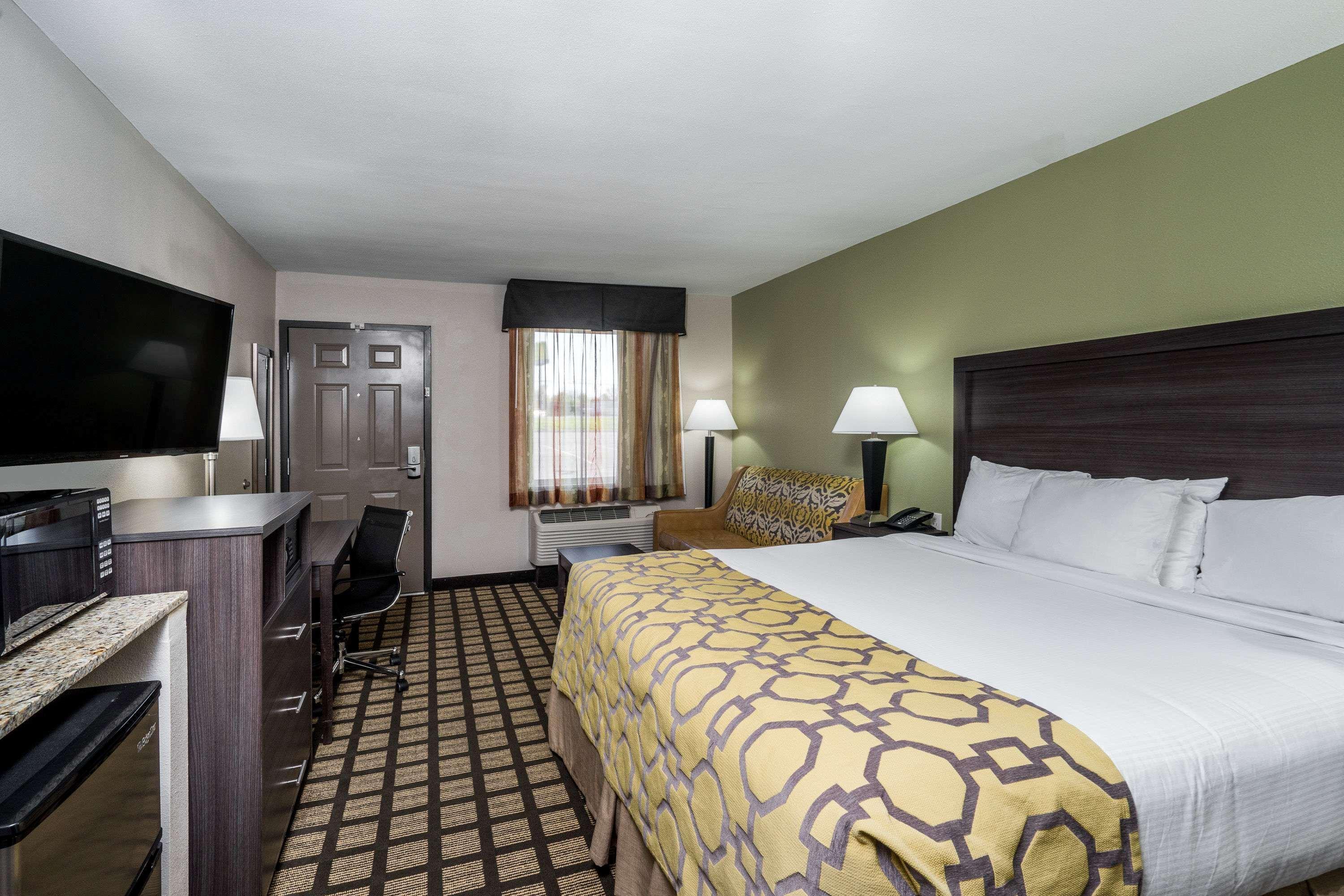 Baymont By Wyndham Clarksville Exterior photo