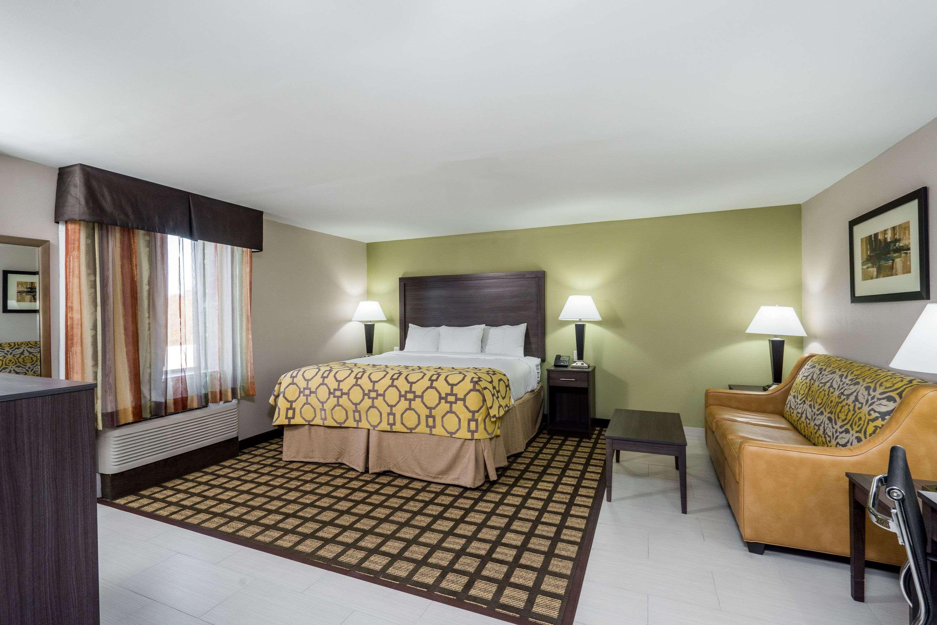 Baymont By Wyndham Clarksville Exterior photo