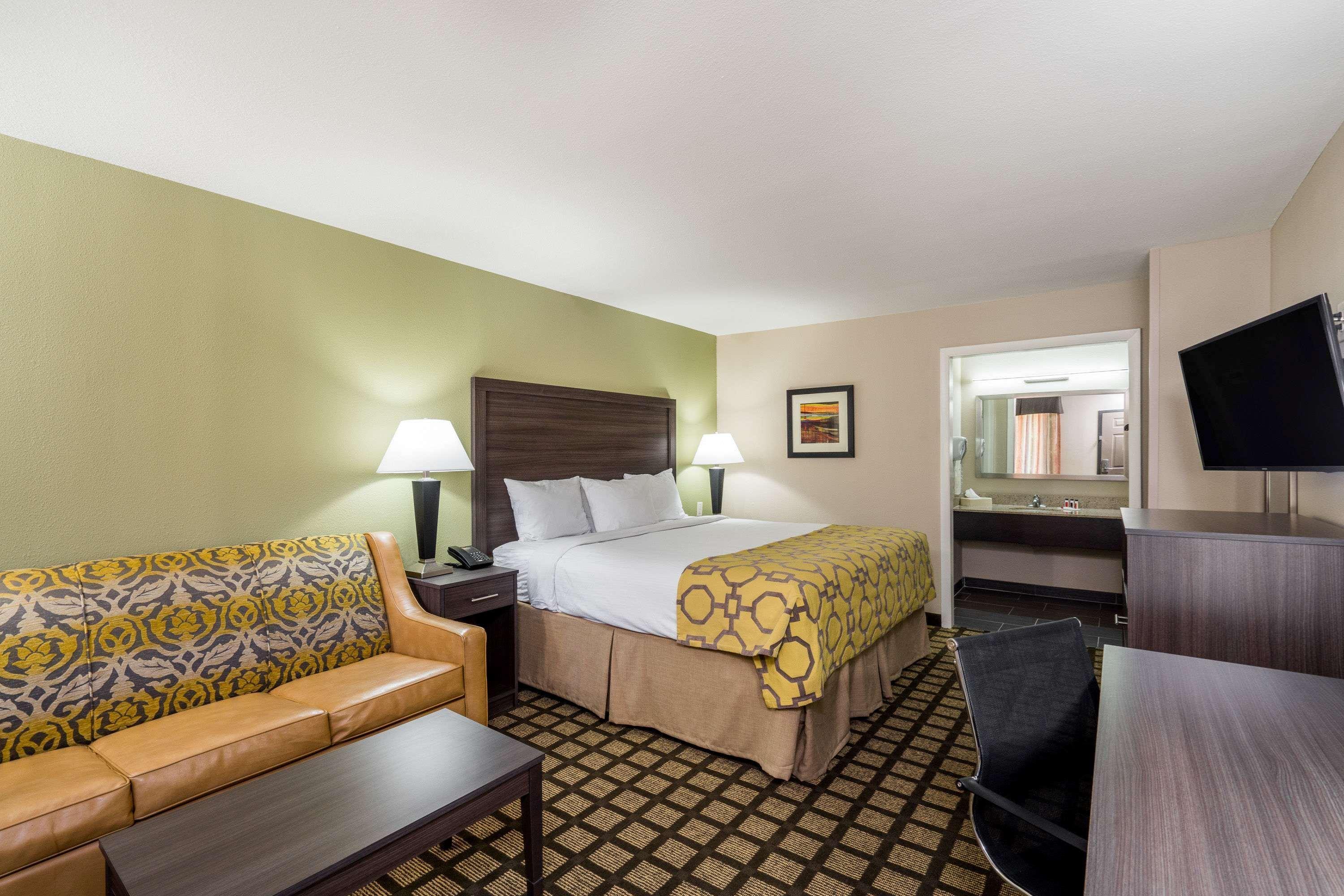 Baymont By Wyndham Clarksville Exterior photo