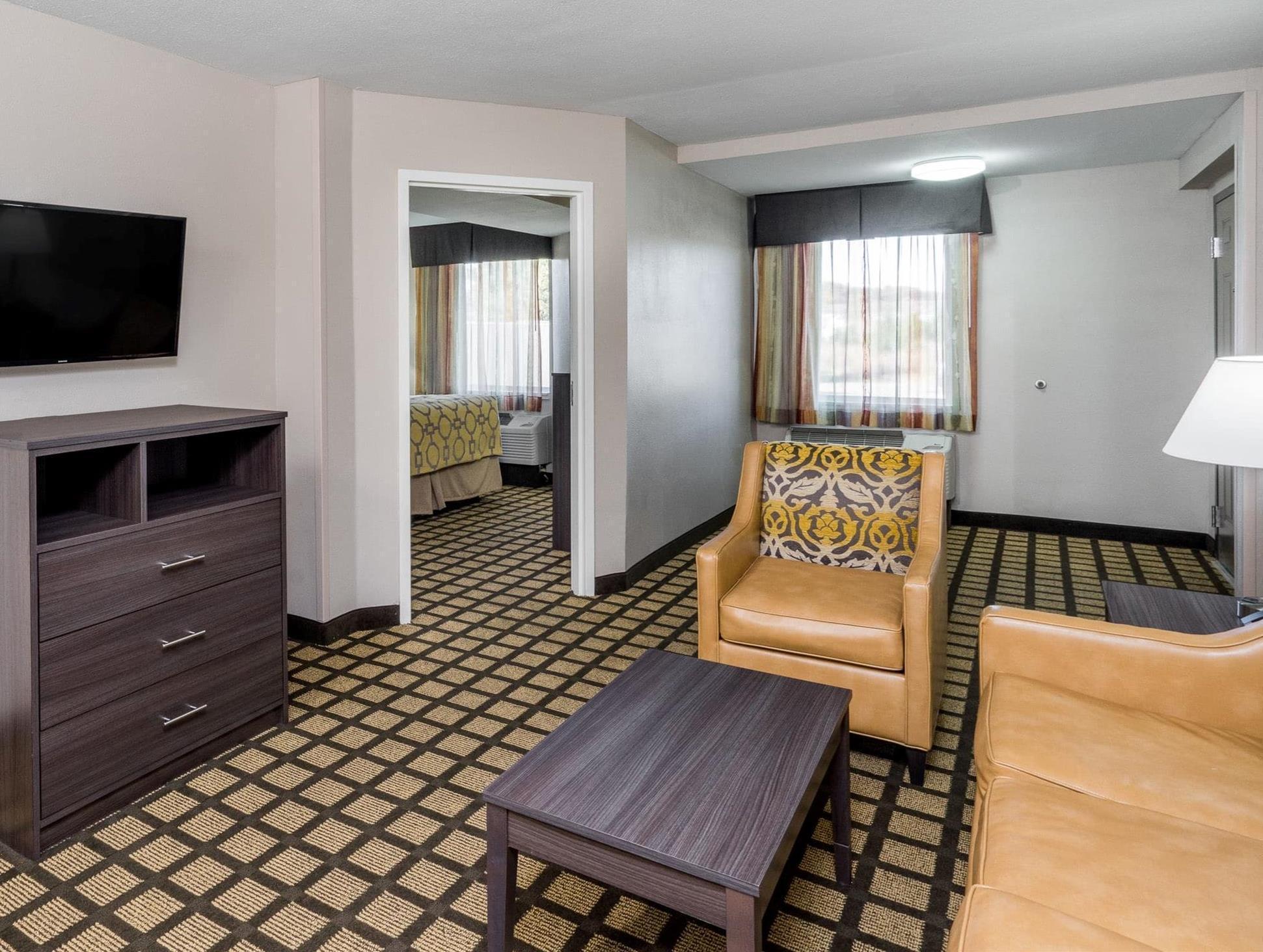 Baymont By Wyndham Clarksville Exterior photo