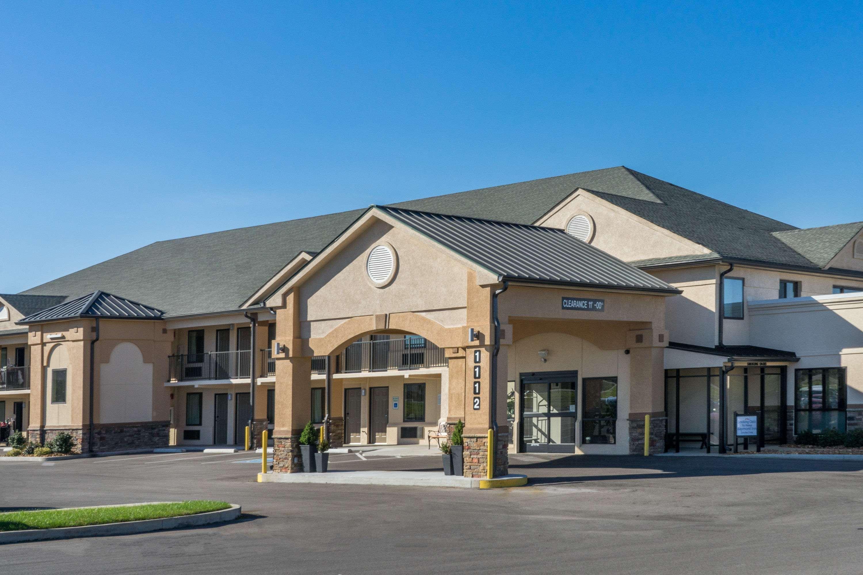 Baymont By Wyndham Clarksville Exterior photo