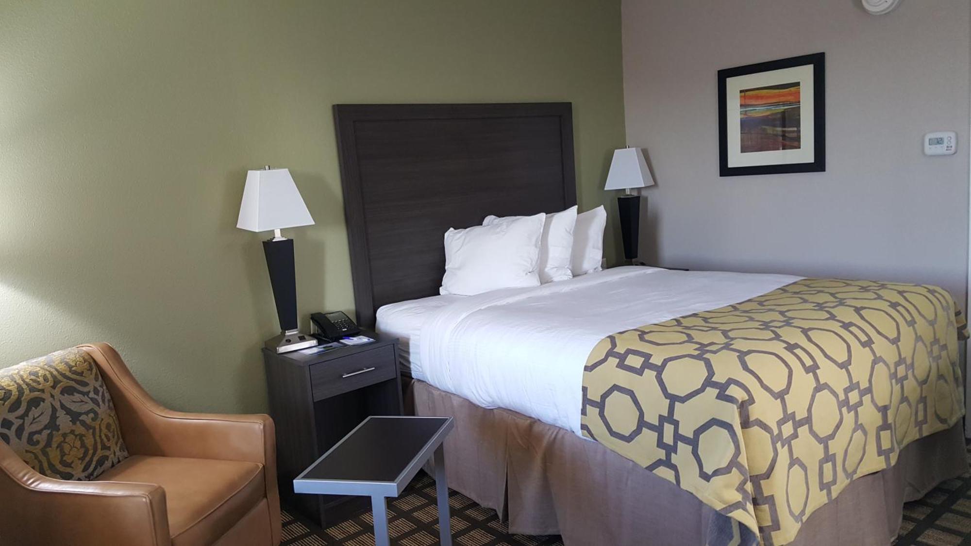 Baymont By Wyndham Clarksville Exterior photo