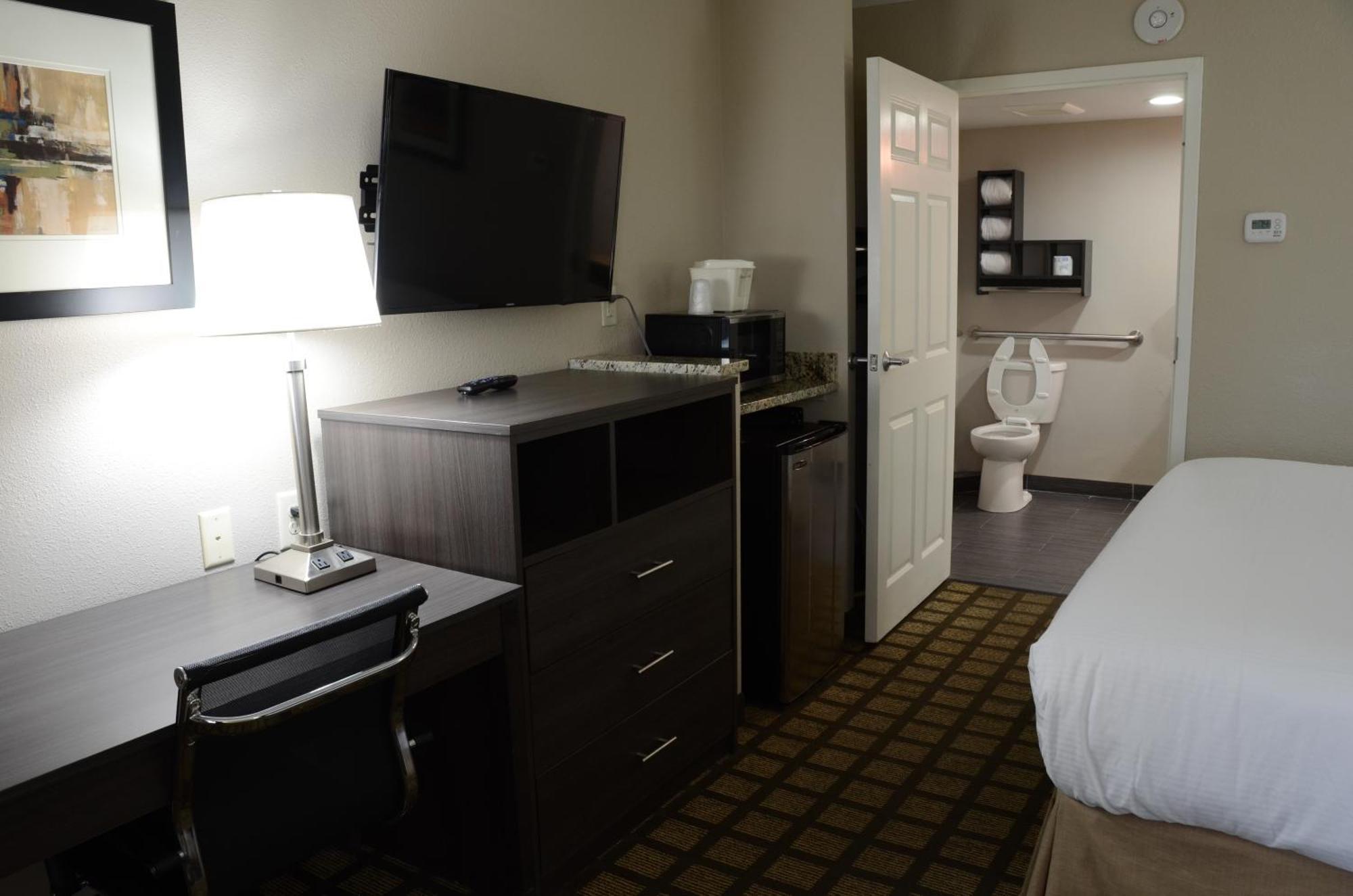 Baymont By Wyndham Clarksville Exterior photo