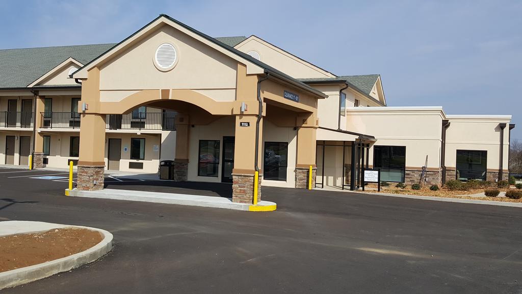 Baymont By Wyndham Clarksville Exterior photo